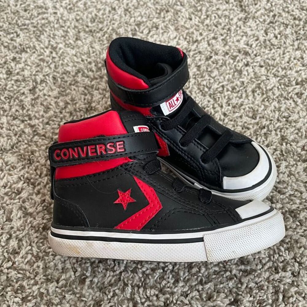 Size 7 / Toddler Boy Converse Sneakers